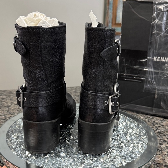 Kenneth Cole Black Leather stride moto combat block heel Buckle Boots 7 EUC - Picture 5 of 17